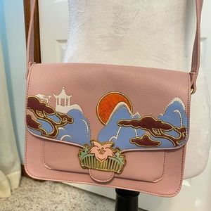 DISNEY DANIELLE NICOLE MULAN CROSSBODY BAG🌼